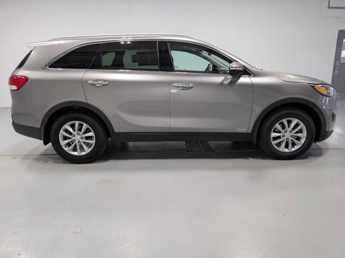 Used 2018 Kia Sorento LX AWD/4WD image 7