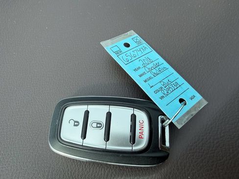 Used 2018 Chrysler Pacifica L FWD image 33