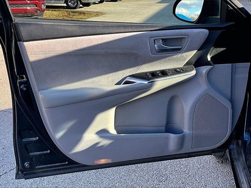 Used 2017 Toyota Camry XSE image 20