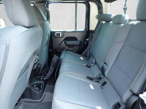 Used 2026 Jeep Gladiator Sport AWD/4WD image 8