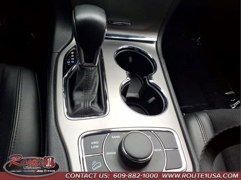 Used 2022 Jeep Grand Cherokee Laredo X AWD/4WD image 34