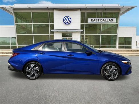 Used 2025 Hyundai Elantra Limited image 2