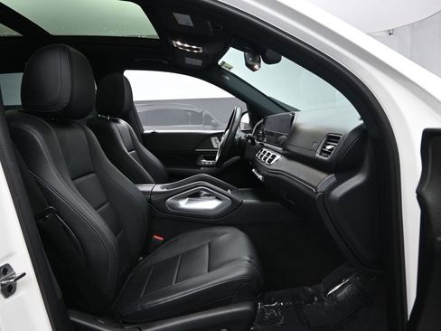 Used 2022 Mercedes-Benz GLS 450 4MATIC image 32