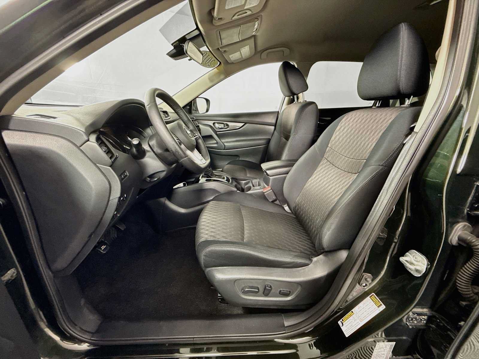 Used 2019 Nissan Rogue SV AWD/4WD image 19