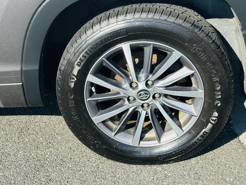 Used 2017 Toyota Highlander XLE AWD/4WD image 20