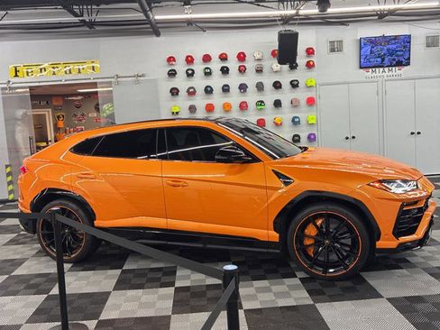 Used 2021 Lamborghini Urus AWD/4WD image 10