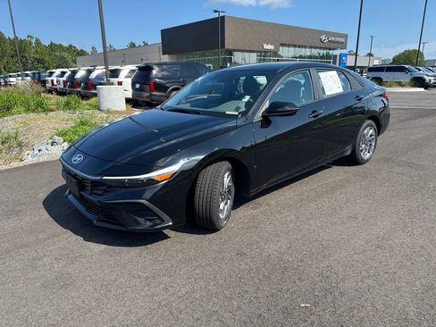 Used 2024 Hyundai Elantra SEL FWD image 8