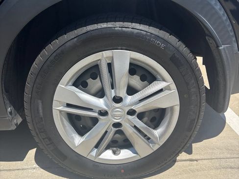 Used 2023 Nissan Kicks S FWD image 17