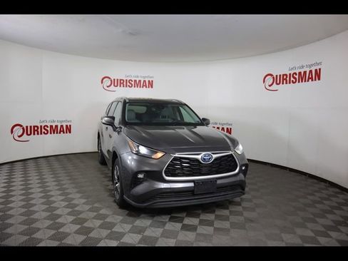 Used 2022 Toyota Highlander XLE AWD/4WD image 13
