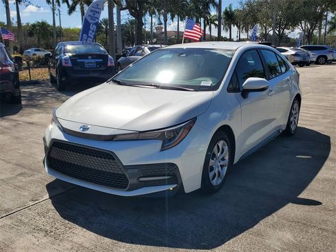 Used 2021 Toyota Corolla SE image 3