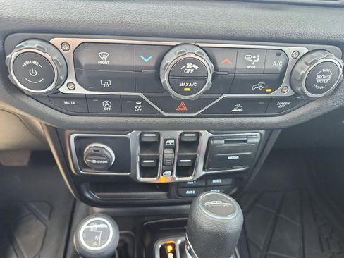 Used 2025 Jeep Gladiator Sport AWD/4WD image 15