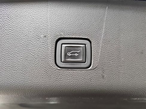 Certified 2023 Chevrolet Traverse LT w/ LT Premium Package image 21