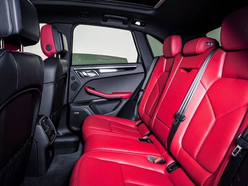 Certified 2025 Porsche Macan image 17