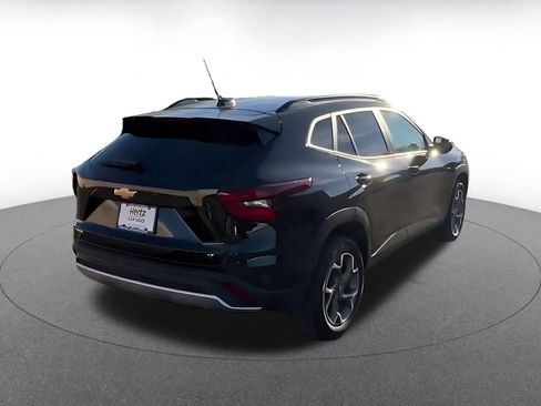 Used 2025 Chevrolet Trax LT image 12