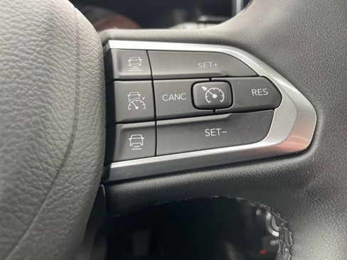 Used 2025 Jeep Compass Limited image 21