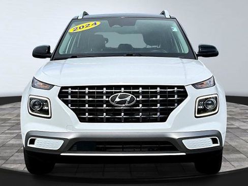 Used 2024 Hyundai Venue Limited image 3