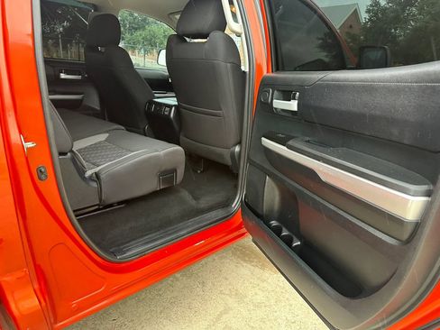 Used 2017 Toyota Tundra SR5 w/ SR5 Upgrade Package AWD/4WD image 23