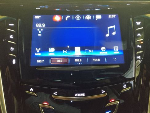 Used 2018 Cadillac Escalade Premium Luxury AWD/4WD image 25