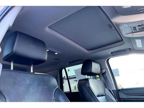 Used 2017 GMC Yukon SLT w/ HD Trailering Package AWD/4WD image 18