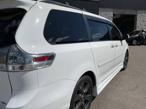 Used 2017 Toyota Sienna SE w/ SE Preferred Package FWD image 8