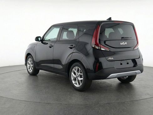 Used 2025 Kia Soul LX w/ LX Technology Package FWD image 6