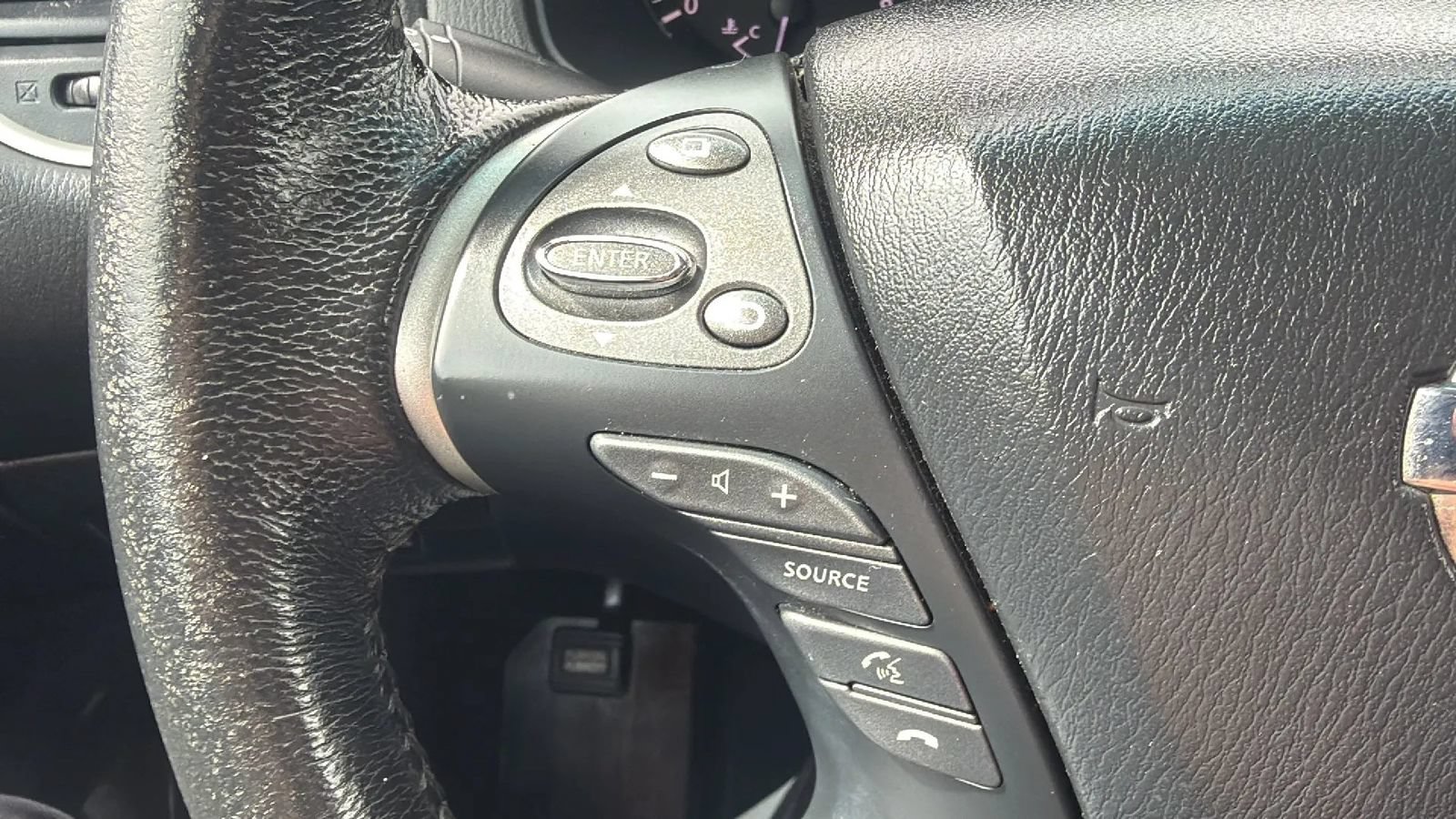 Used 2013 Nissan Pathfinder SV AWD/4WD image 19