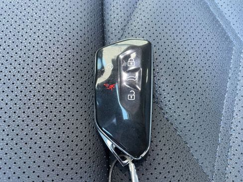 Used 2025 Volkswagen Atlas SE image 22