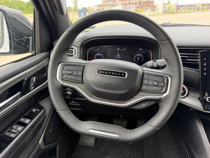 Used 2024 Jeep Wagoneer L Series III w/ Flexible Seating Group AWD/4WD image 13