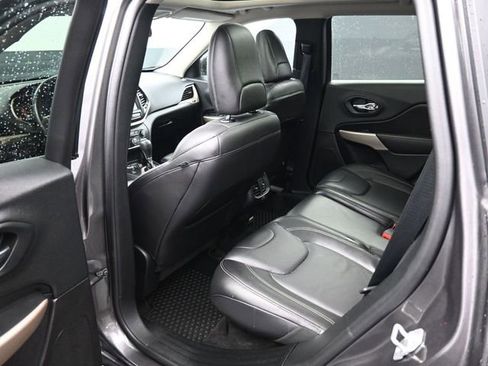 Used 2018 Jeep Cherokee Limited image 14