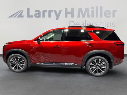 New 2026 Nissan Pathfinder Platinum w/ Cargo Package