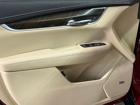 Used 2019 Cadillac XT5 FWD image 12