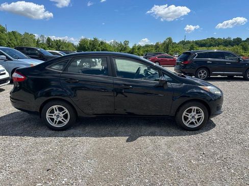 Used 2019 Ford Fiesta SE FWD image 2