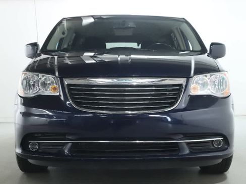 Used 2015 Chrysler Town & Country Touring FWD image 5