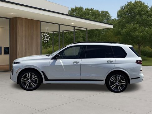Used 2025 BMW X7 M60i w/ Climate Comfort Package image 9
