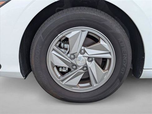 Certified 2026 Hyundai Elantra SE w/ Cargo Package FWD image 9
