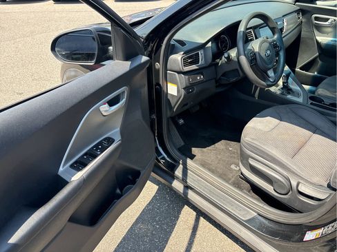 Used 2018 Kia Niro LX FWD image 7