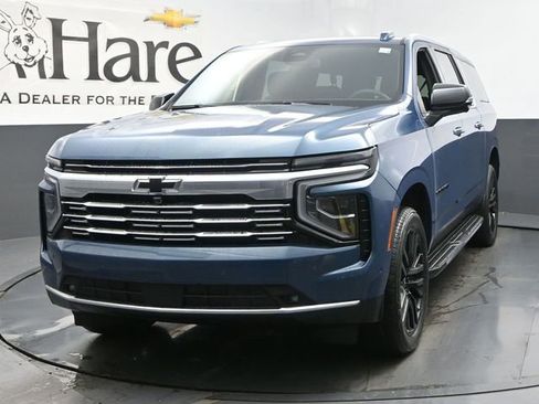 New 2025 Chevrolet Suburban Premier image 7