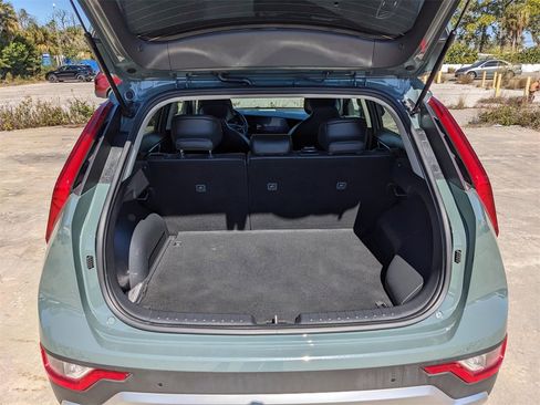 Certified 2023 Kia Niro EX image 14