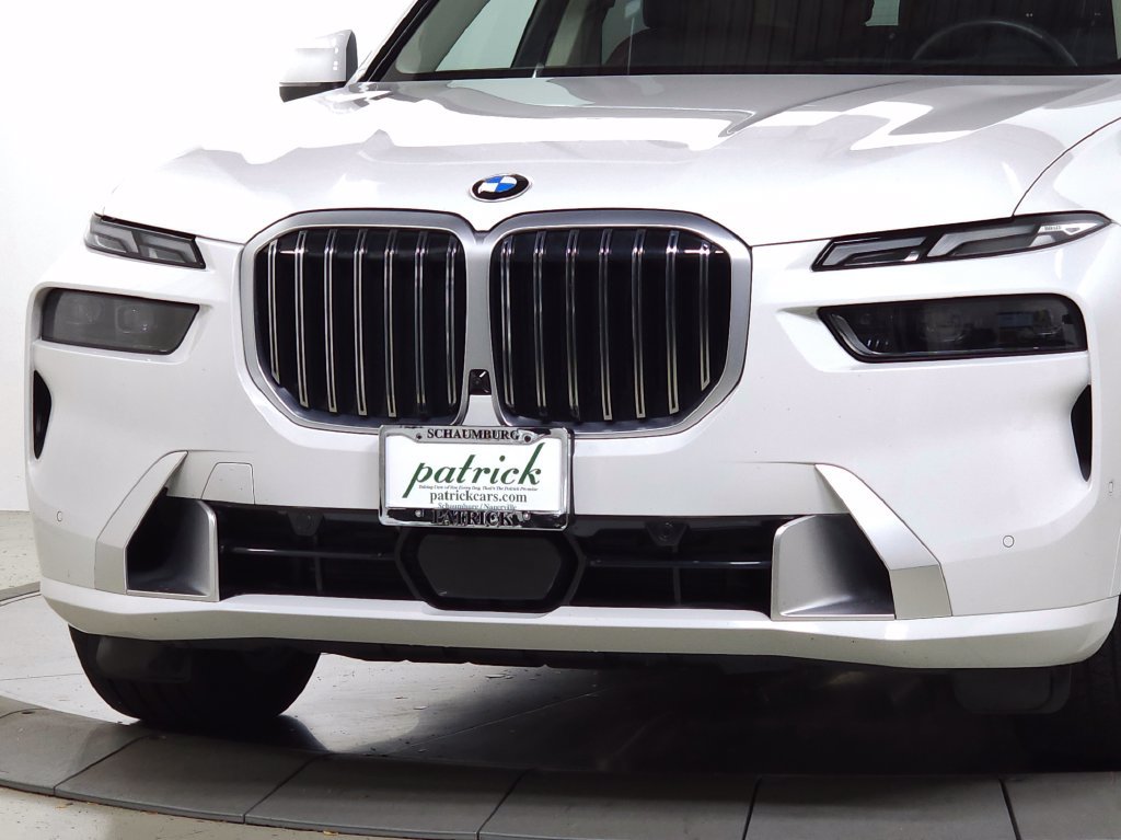 Used 2026 BMW X7 xDrive40i w/ Premium Package AWD/4WD image 3