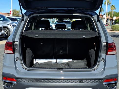 Certified 2022 Volkswagen Taos SEL w/ Panoramic Sunroof Package image 17