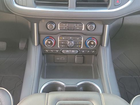 Used 2021 Chevrolet Tahoe Premier w/ Premium Package image 18