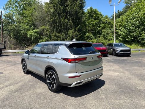 Used 2024 Mitsubishi Outlander 4WD Plug-In Hybrid image 5