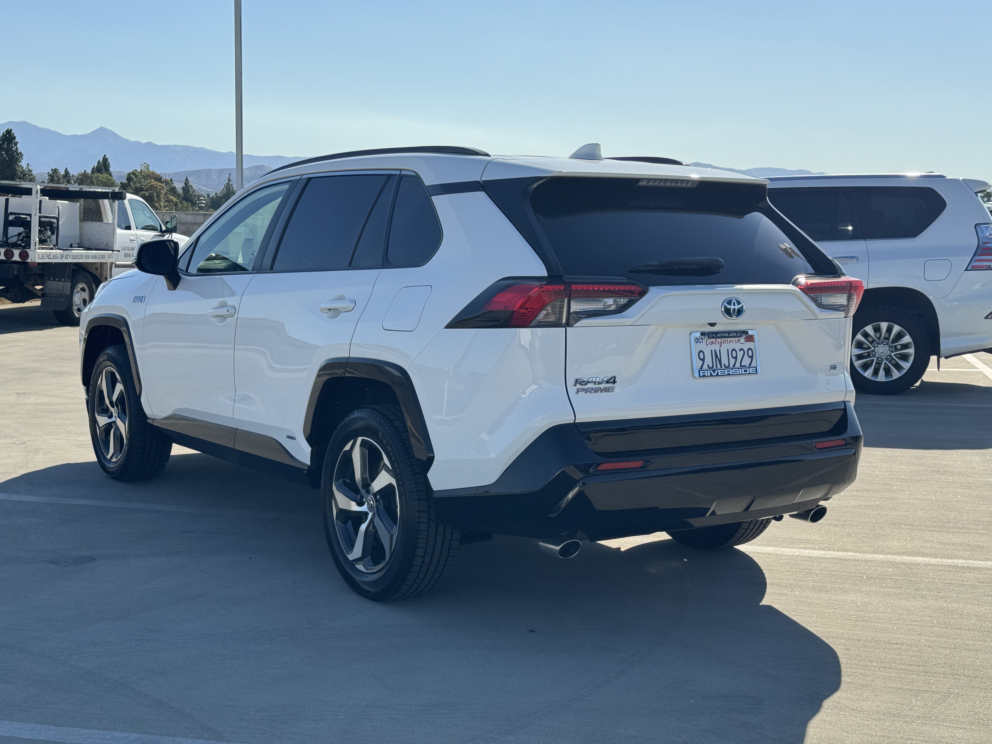 Used 2023 Toyota RAV4 SE w/ Weather & Moonroof Package AWD/4WD image 7