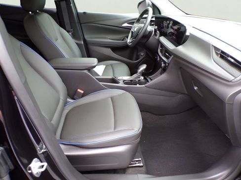 Used 2025 Buick Encore GX Sport Touring w/ Comfort Package FWD image 6