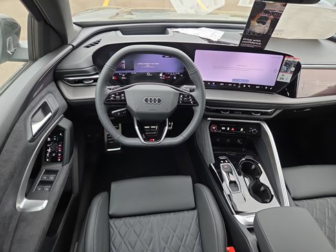 New 2026 Audi SQ5 Prestige image 7
