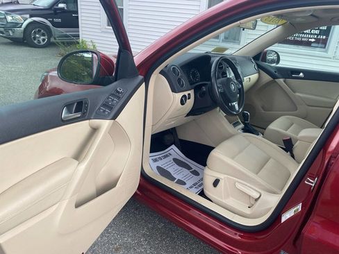 Used 2013 Volkswagen Tiguan SE image 21