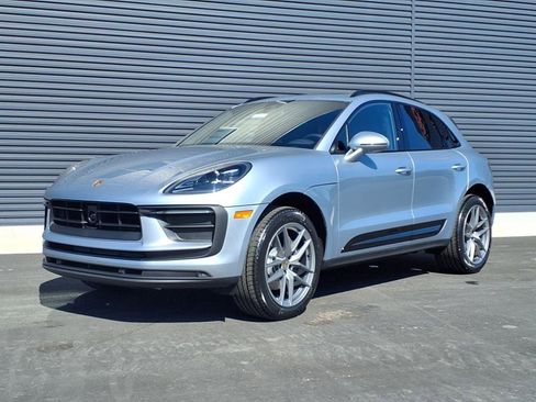 Certified 2025 Porsche Macan image 1