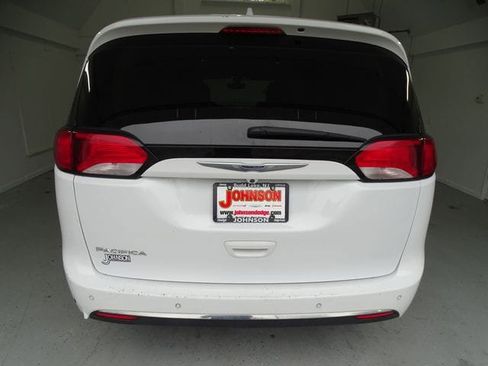 Used 2019 Chrysler Pacifica Touring-L image 19