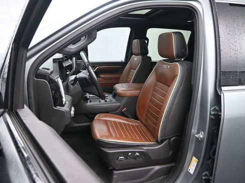 Used 2024 GMC Sierra 3500 Denali Ultimate image 27