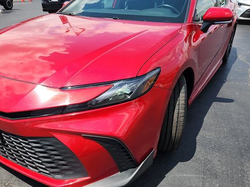 Certified 2025 Toyota Camry SE FWD image 9
